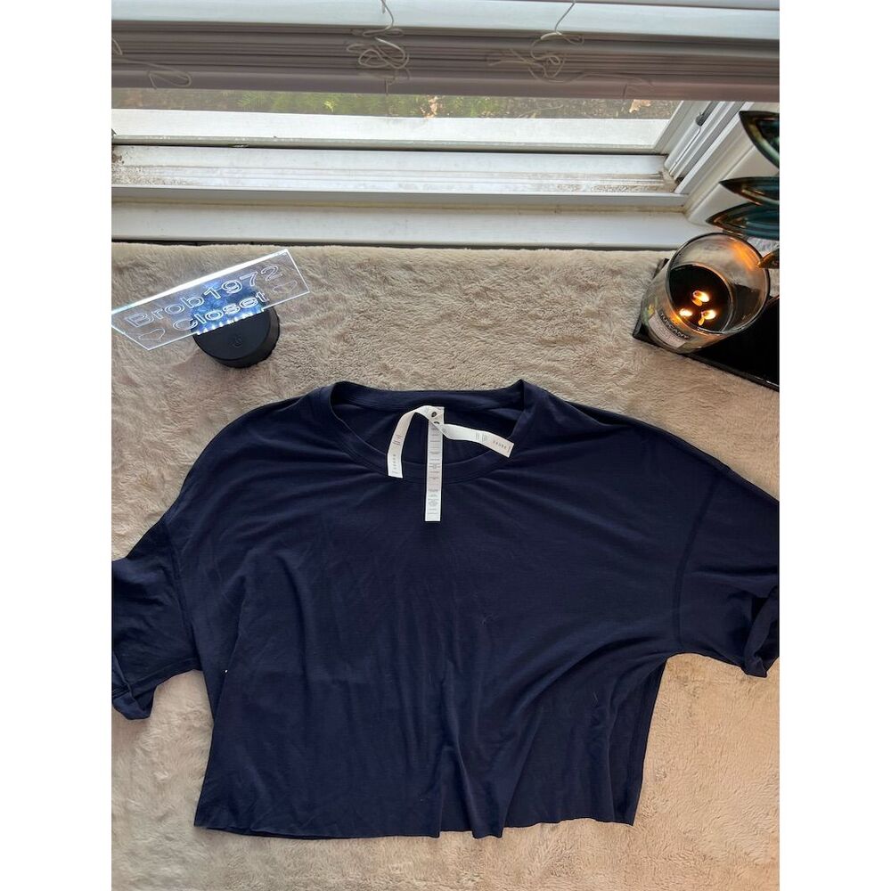 HYYNN Women's Short Sleeve Navy Blue Crew Neck Tee Size 12 - Standard Si…